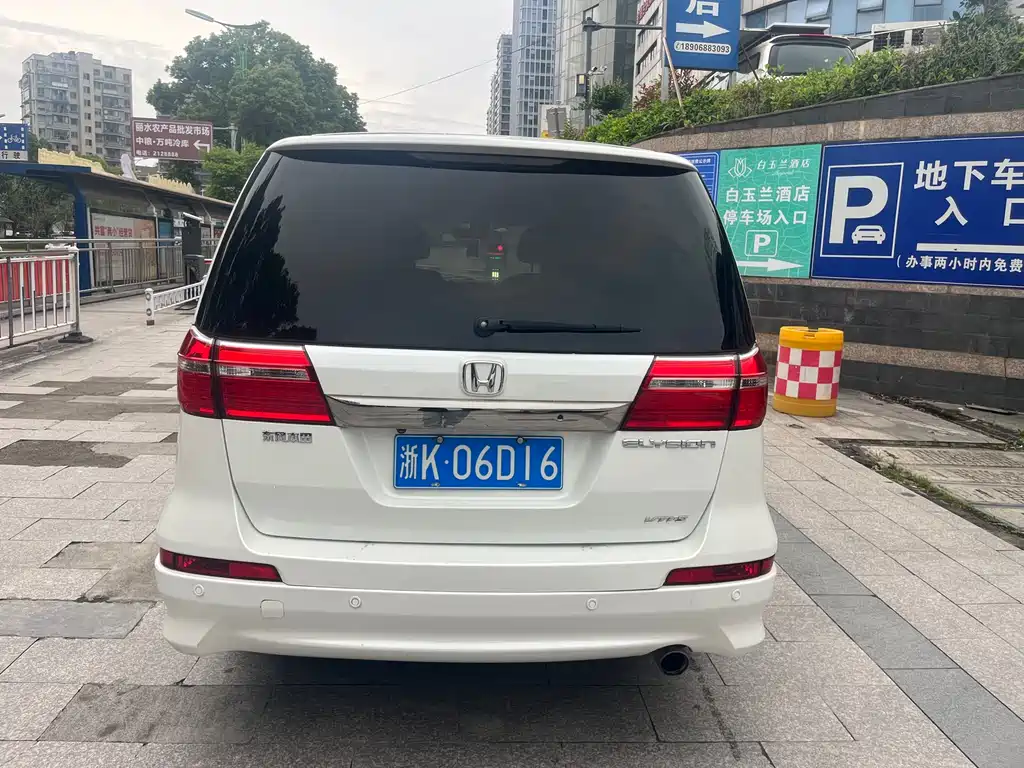 Elysion 2.4 L VTi-S Distinguished