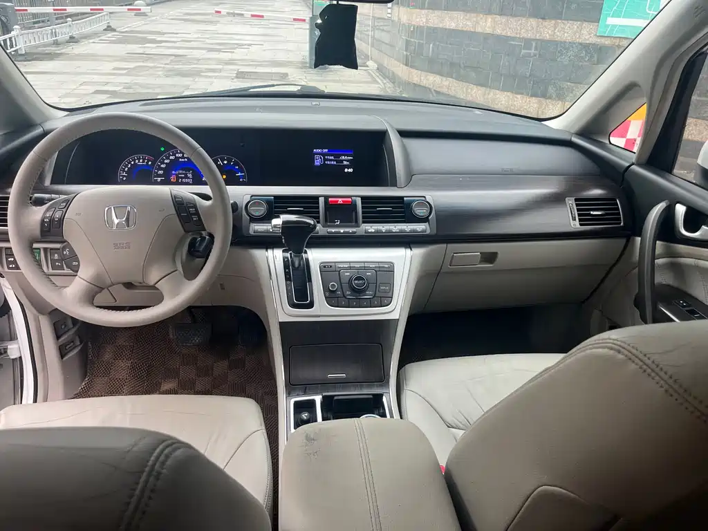 Elysion 2.4 L VTi-S Distinguished