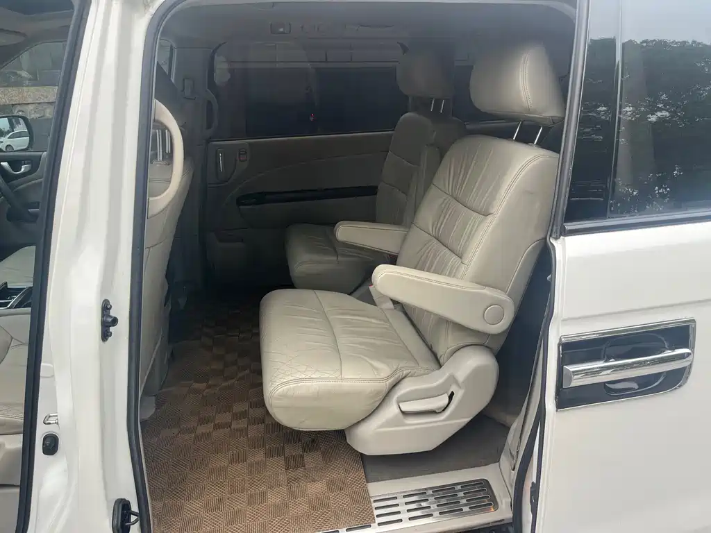 Elysion 2.4 L VTi-S Distinguished