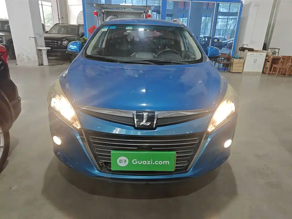 URX 6 SUV 1.8 T Style Value