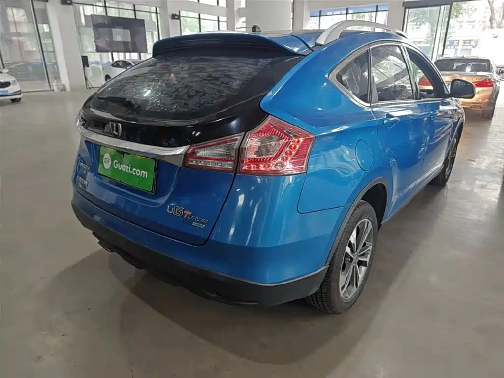 URX 6 SUV 1.8 T Style Value