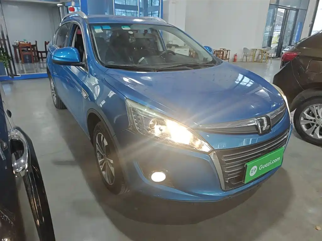 URX 6 SUV 1.8 T Style Value