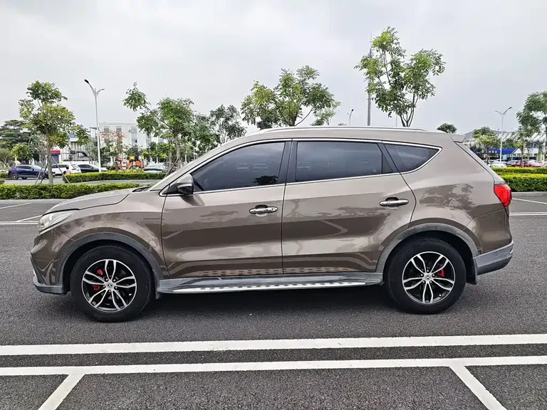 Dongfeng Fengguang 580 风光580 2017款 1.5 T CVT智尚型