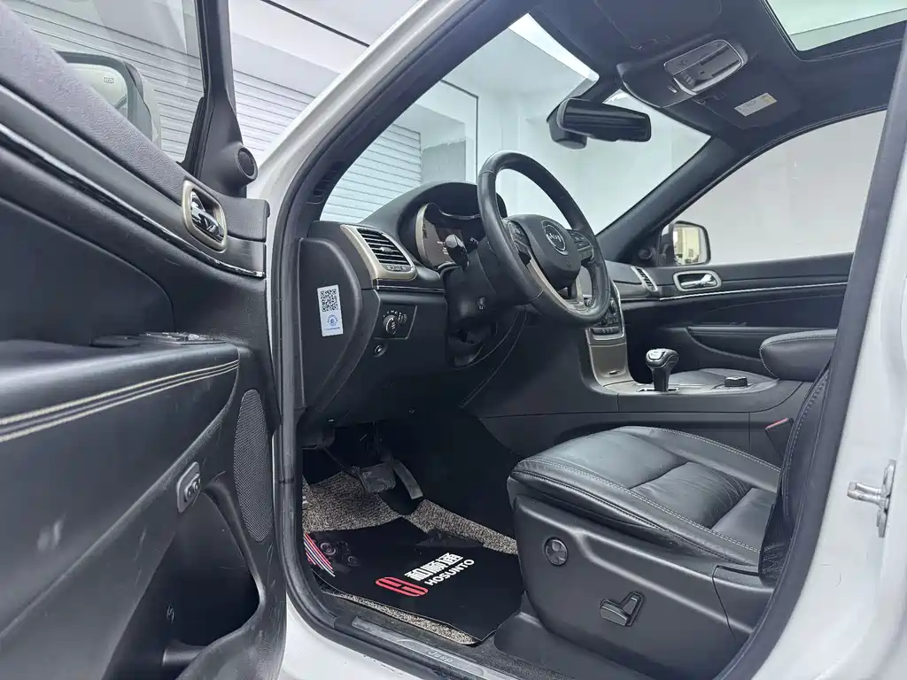 Grand Cherokee (Import) 3.0 L Comfort Enjoyment Navigation
