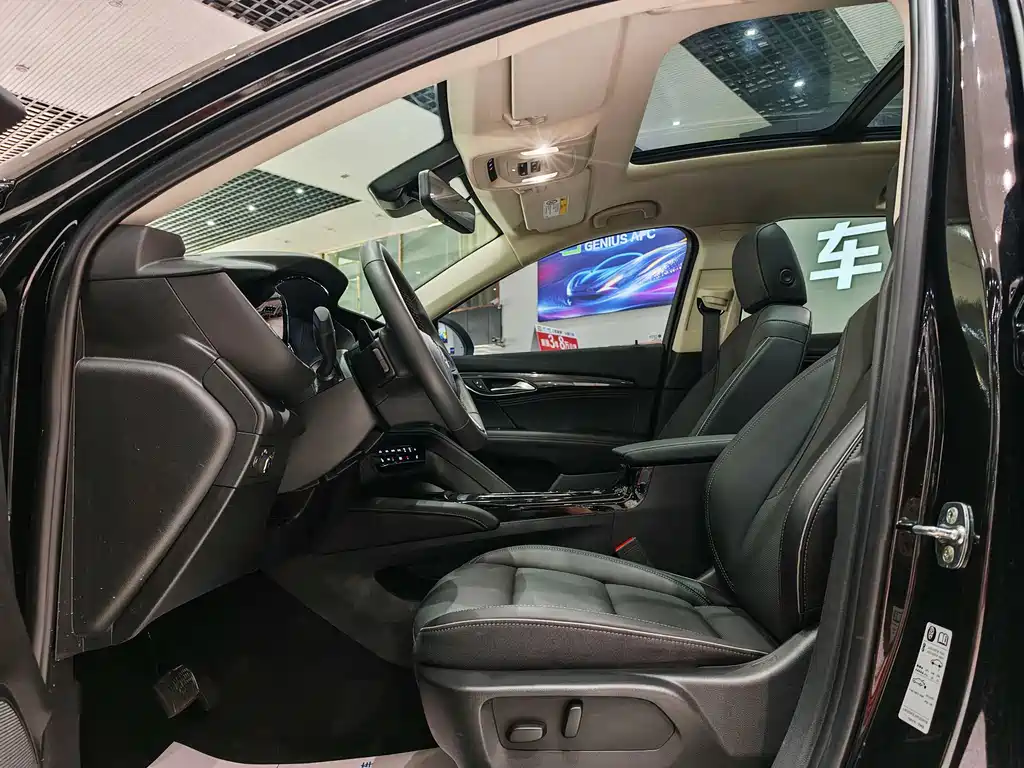 Envision Plus Envision Plus 652 T 5-seat Luxury