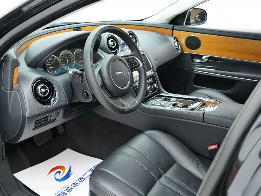 Jaguar XJ XJL 2.0 T Graceful Business