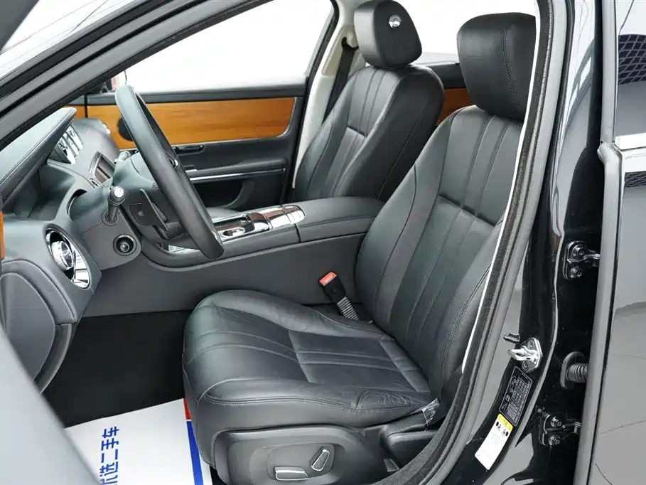 Jaguar XJ XJL 2.0 T Graceful Business