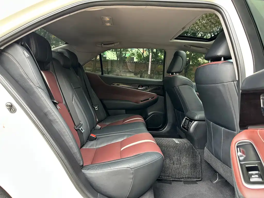 Crown 2.0 T Sport