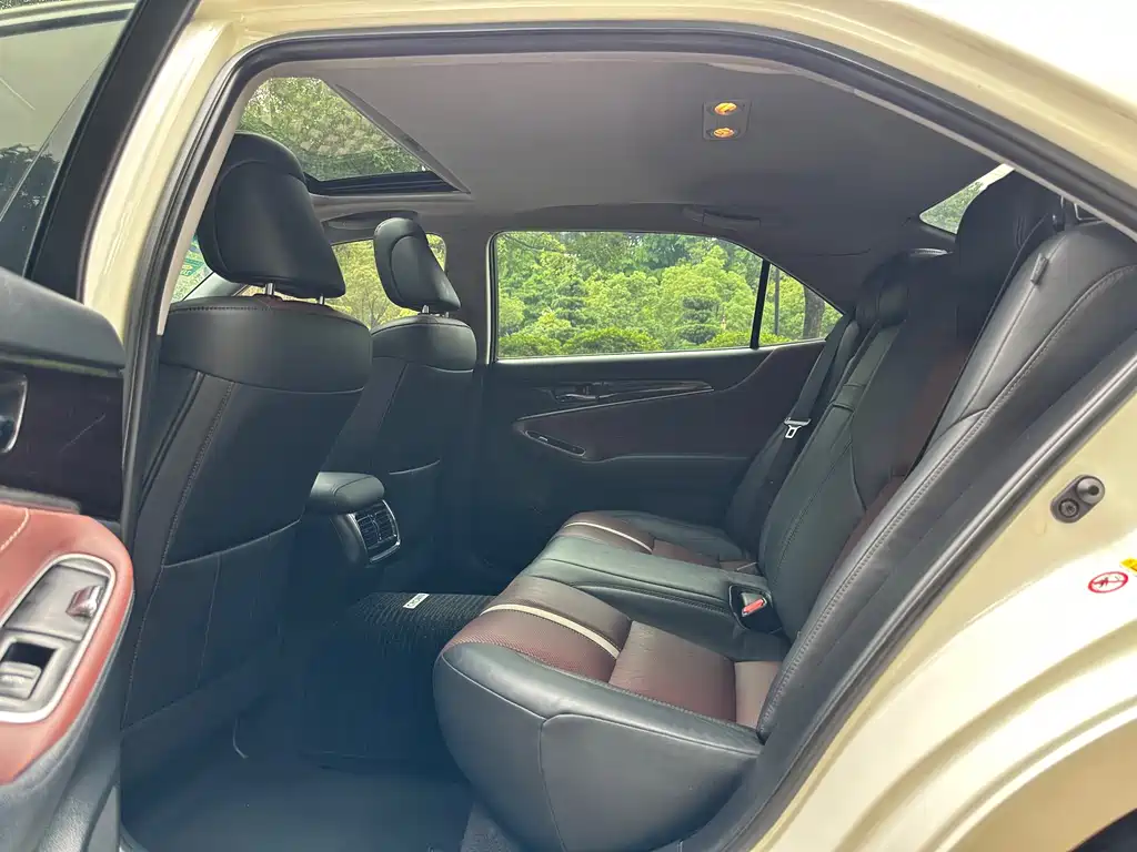Crown 2.0 T Sport