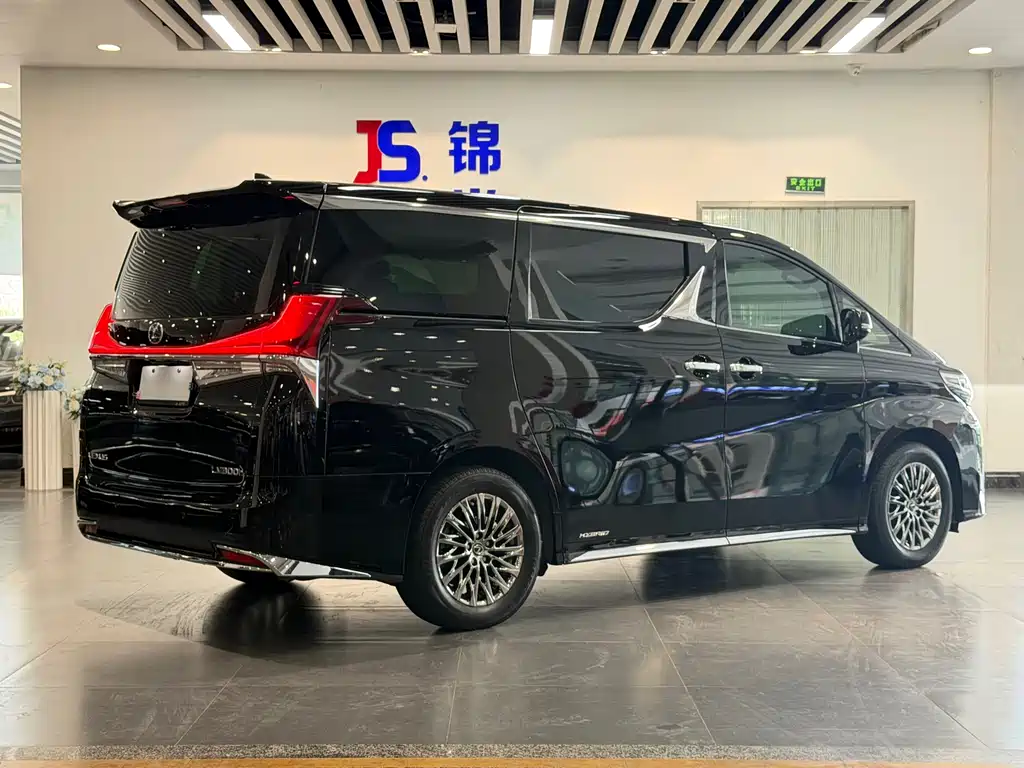 Lexus LM 300 h 4-seat Royal World
