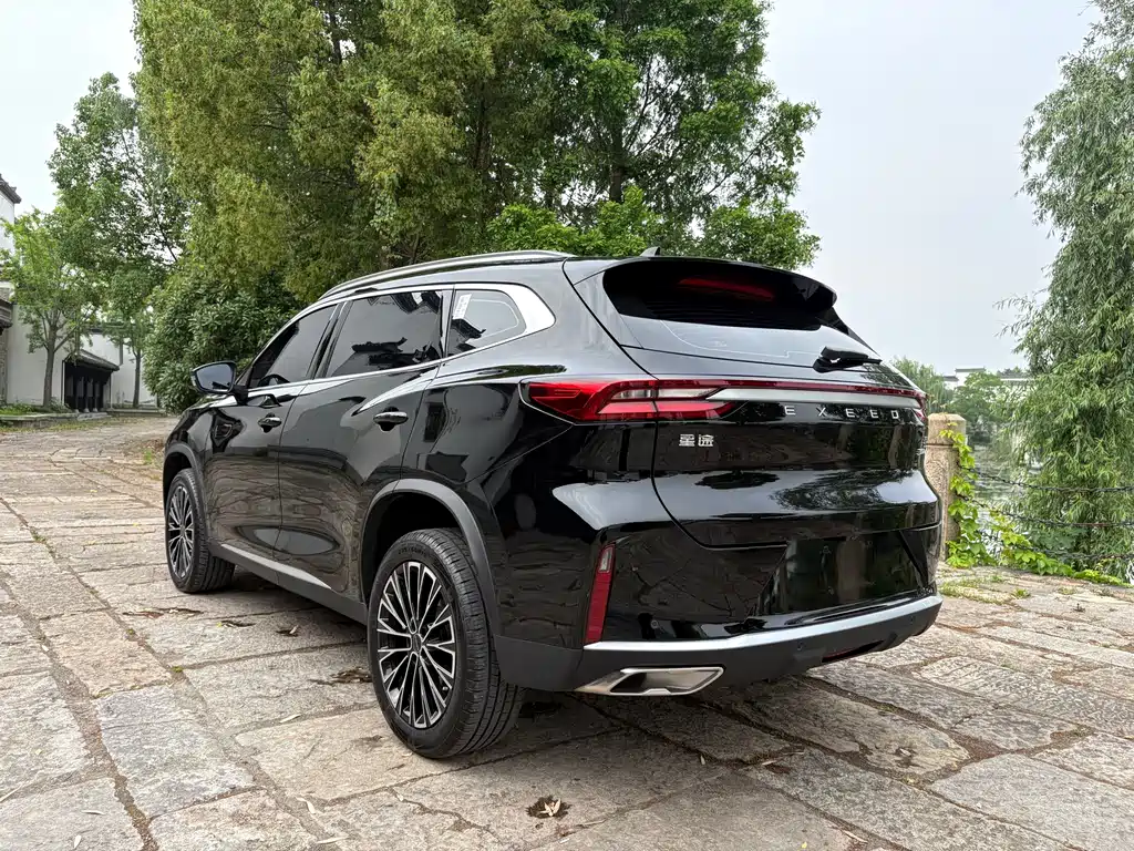 Exeed Lingyun 300 T 2 WD Stellar