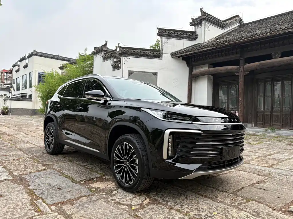 Exeed Lingyun 300 T 2 WD Stellar