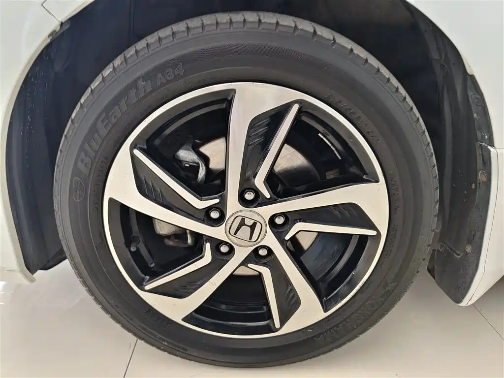 Odyssey Facelift 2.4 L Luxury