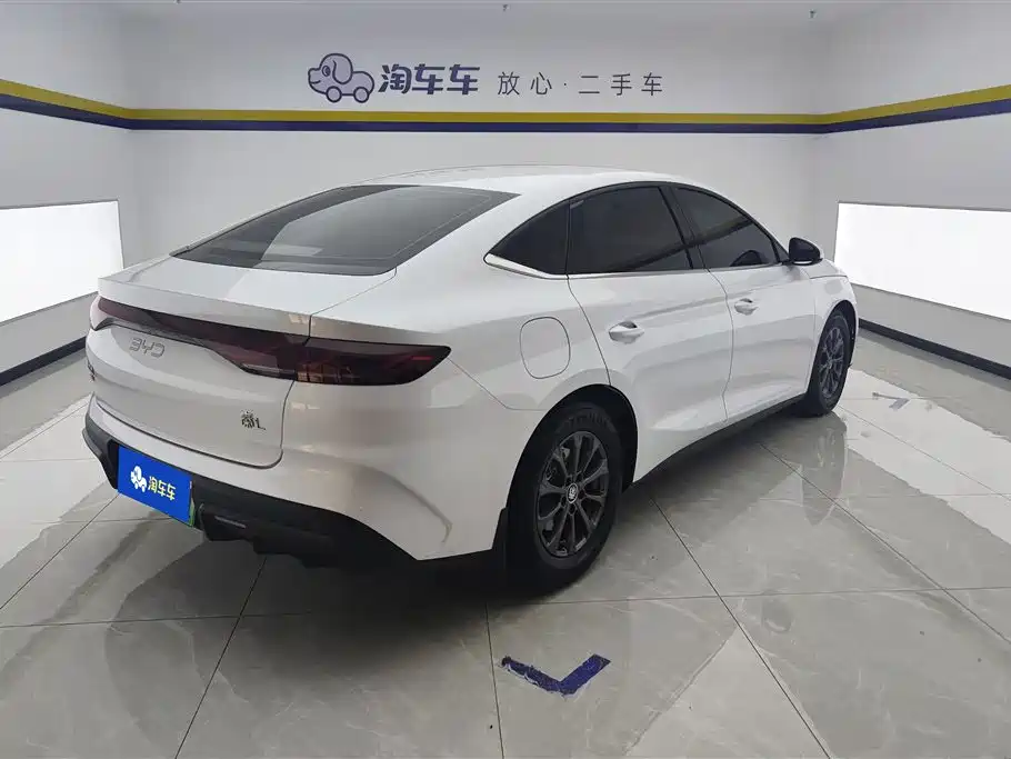 Qin L DM-i 80 KM Leading