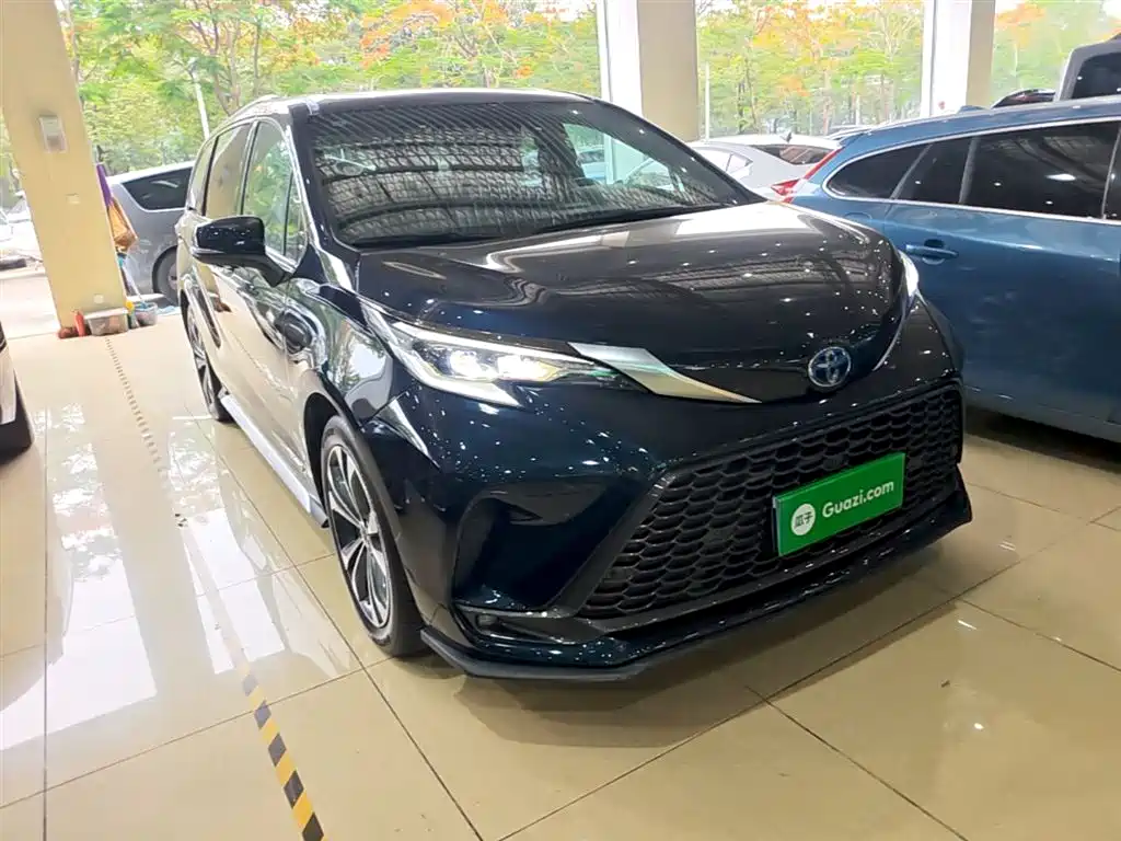 Granvia 2.5 L Hybrid Flagship VIP