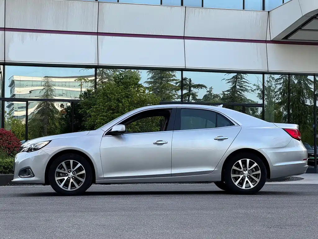 Malibu 2.0 L Auto Luxury
