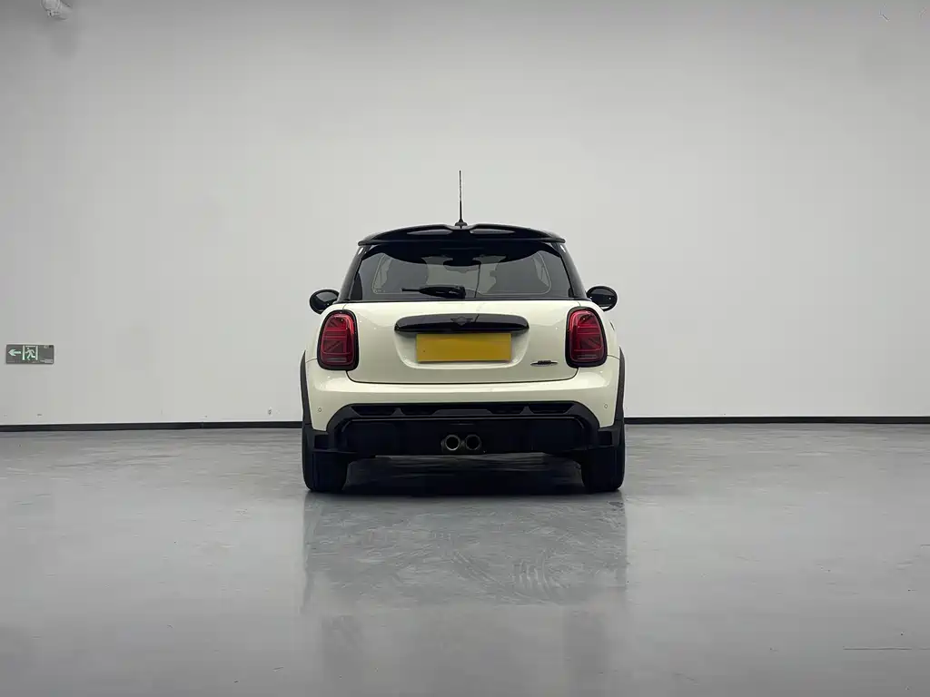MINI JCW 2.0 T JOHN COOPER WORKS Pat Moss Commemorative