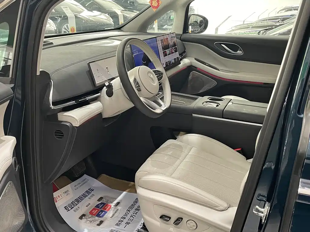 Voyah Dreamer PHEV 4 WD Flagship Kunpeng