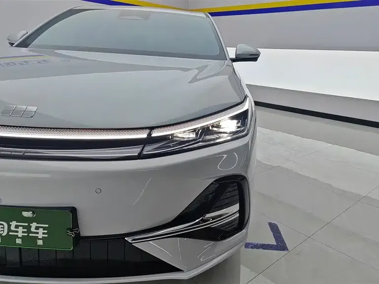 Geely Galaxy A7 EM-i 150 km Starship