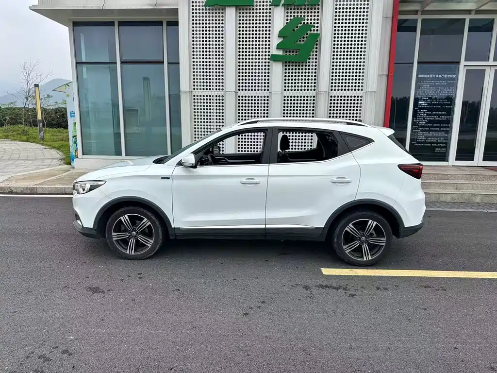 MG ZS 1.5 L Auto Luxury CN-V
