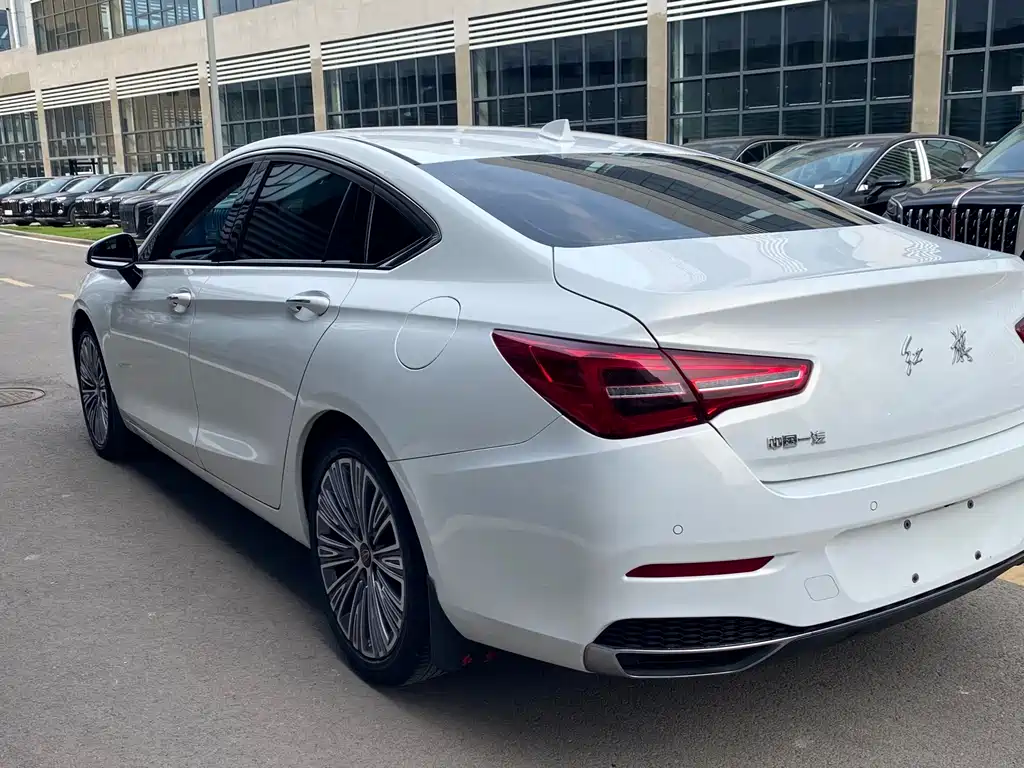 Hongqi H5 Classic 1.5 T DCT Flagship Charm