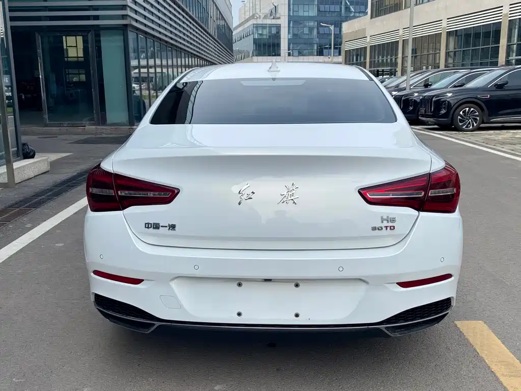 Hongqi H5 Classic 1.5 T DCT Flagship Charm