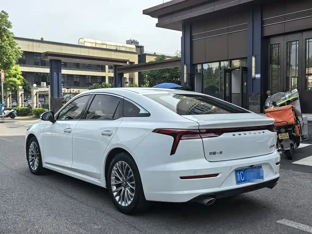 Besturn B70 1.5 T Auto Joy