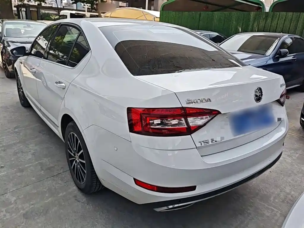 Octavia TSI230 DSG Luxury