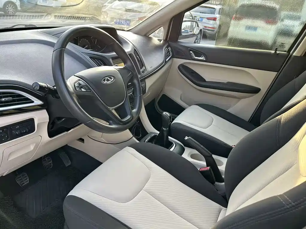 Arrizo M7 艾瑞泽M7 2015款 1.8 L 手动宽适版 232座