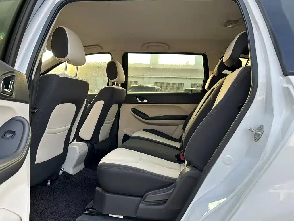 Arrizo M7 艾瑞泽M7 2015款 1.8 L 手动宽适版 232座