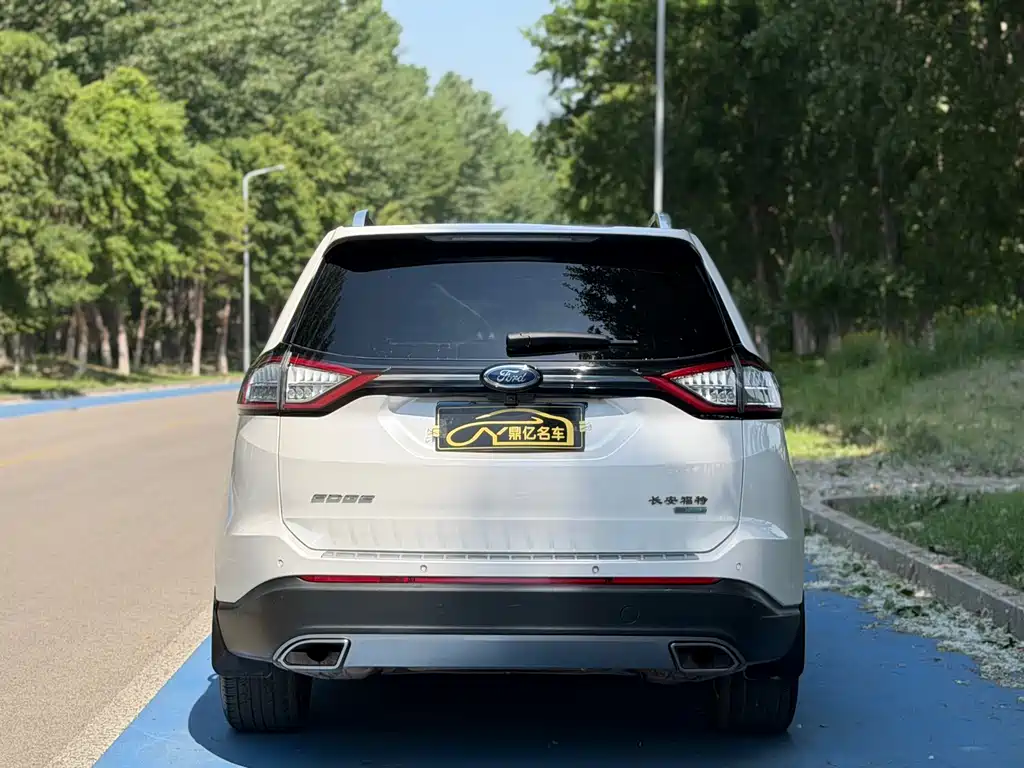Edge EcoBoost 245 2 WD Grand Sharp 7-seat