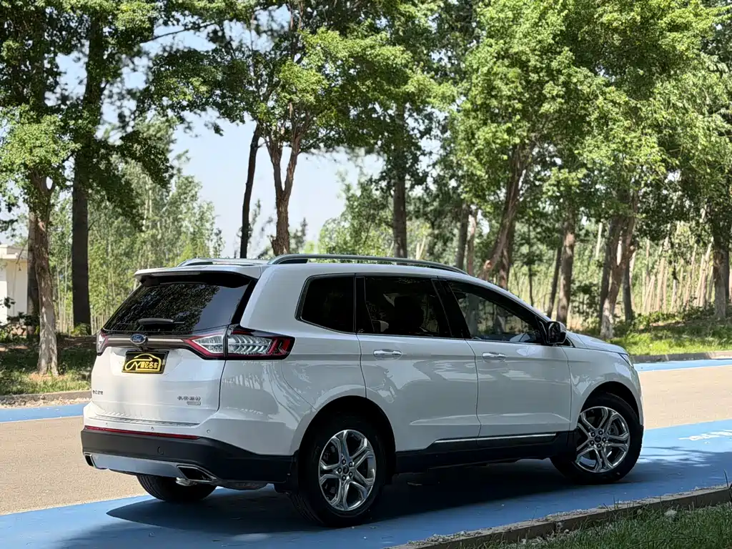 Edge EcoBoost 245 2 WD Grand Sharp 7-seat