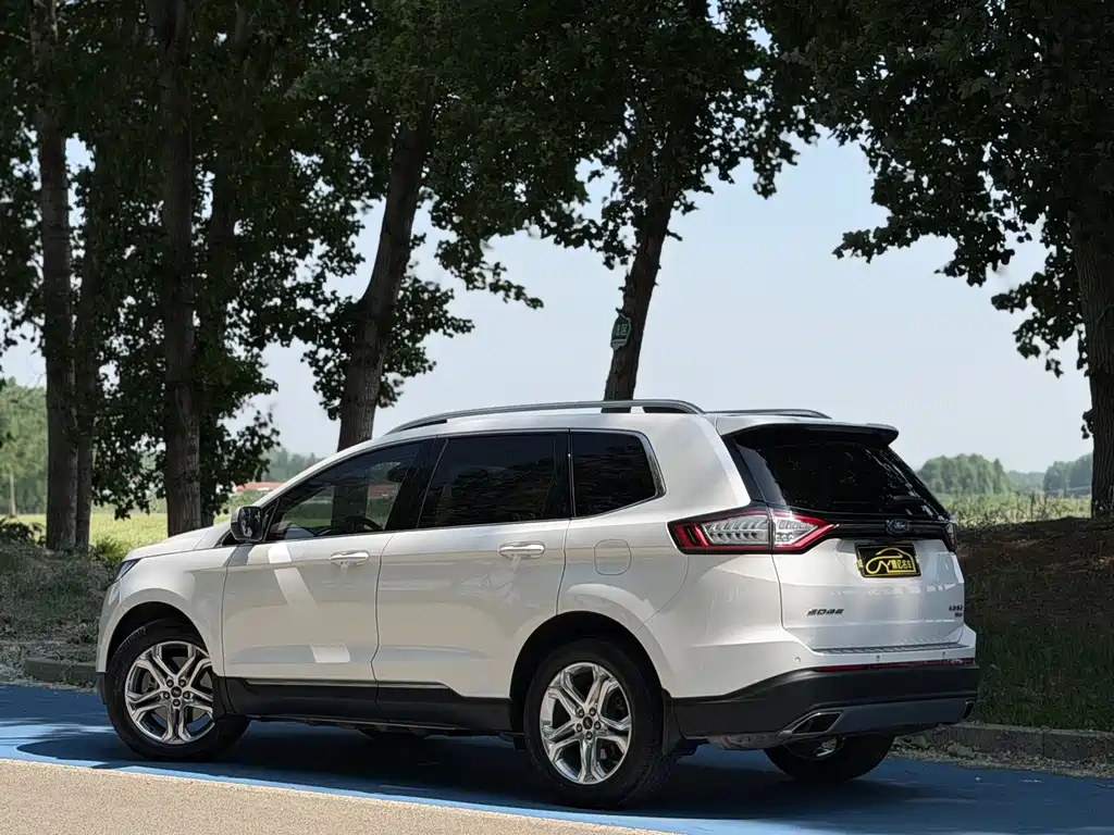 Edge EcoBoost 245 2 WD Grand Sharp 7-seat