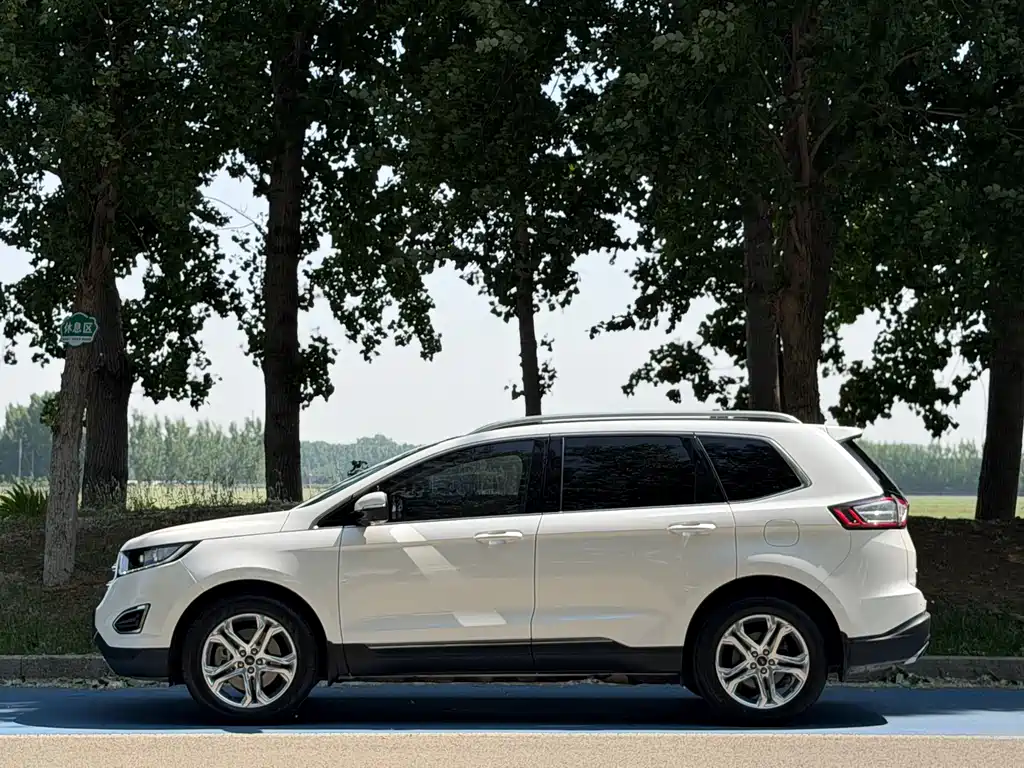 Edge EcoBoost 245 2 WD Grand Sharp 7-seat