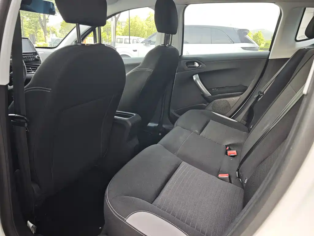 Peugeot 2008 2014 1.6 L Manual Trendy