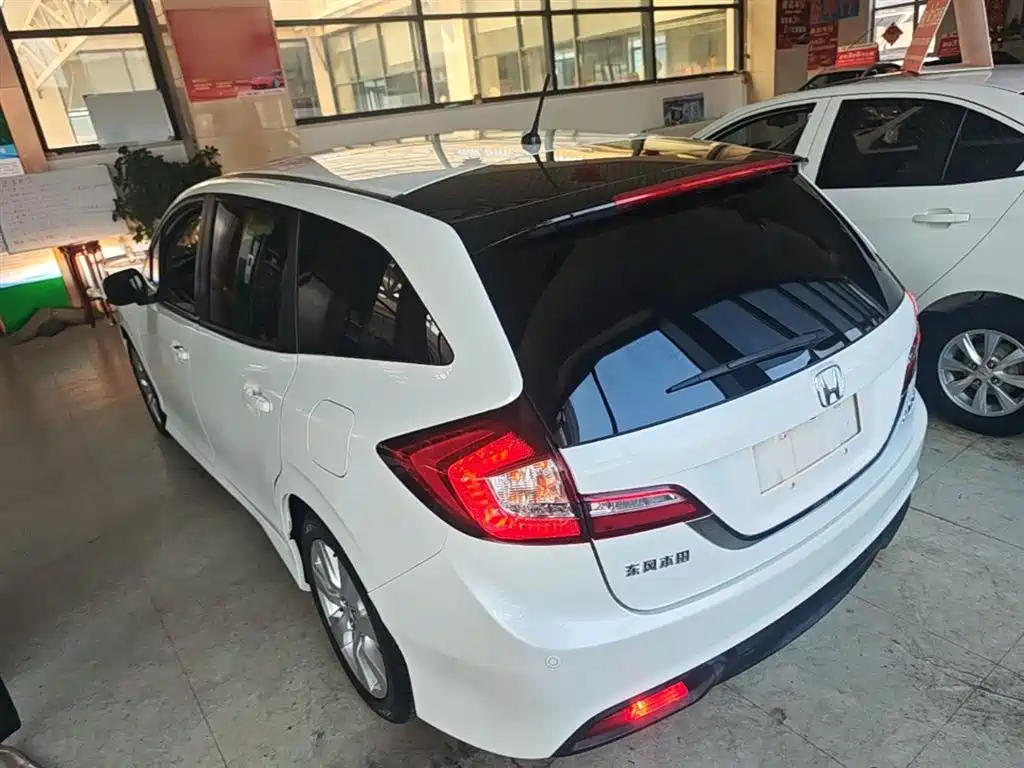 Jade 1.8 L Auto Comfort Elite 5-seat