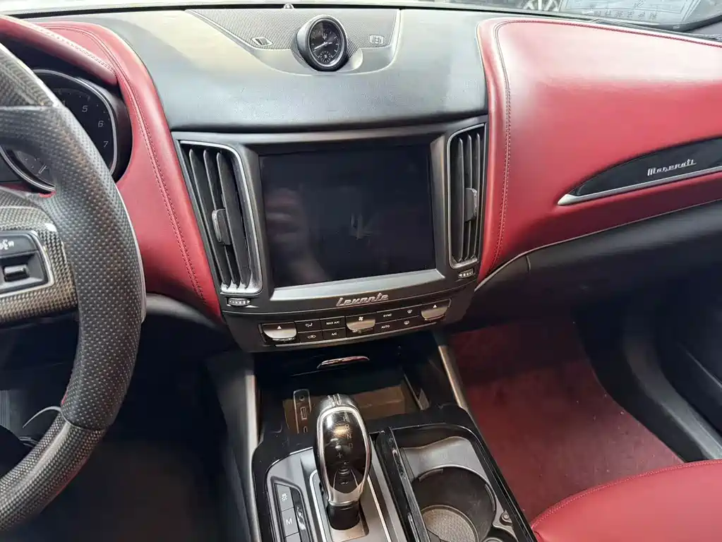Levante 3.0 T Standard