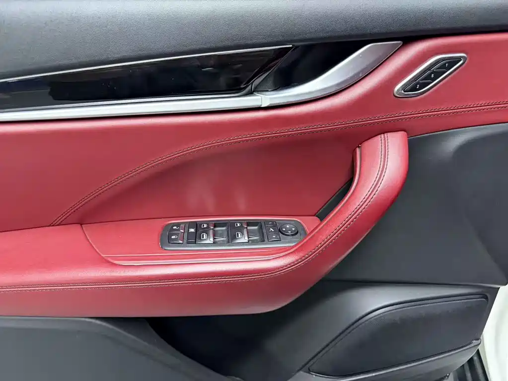 Levante 3.0 T Standard