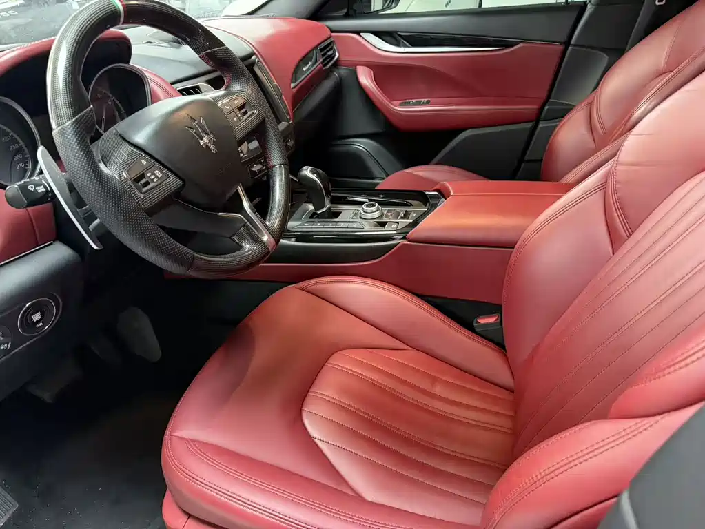 Levante 3.0 T Standard