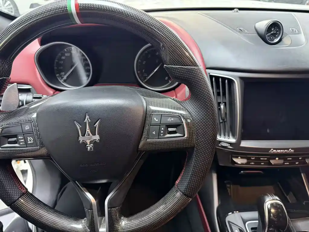 Levante 3.0 T Standard
