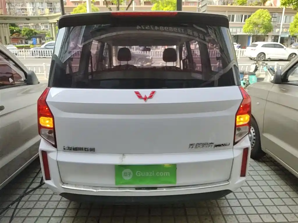 Wuling Hongguang PLUS 五菱宏光PLUS 2020款 1.5 L 手动标准型 7座