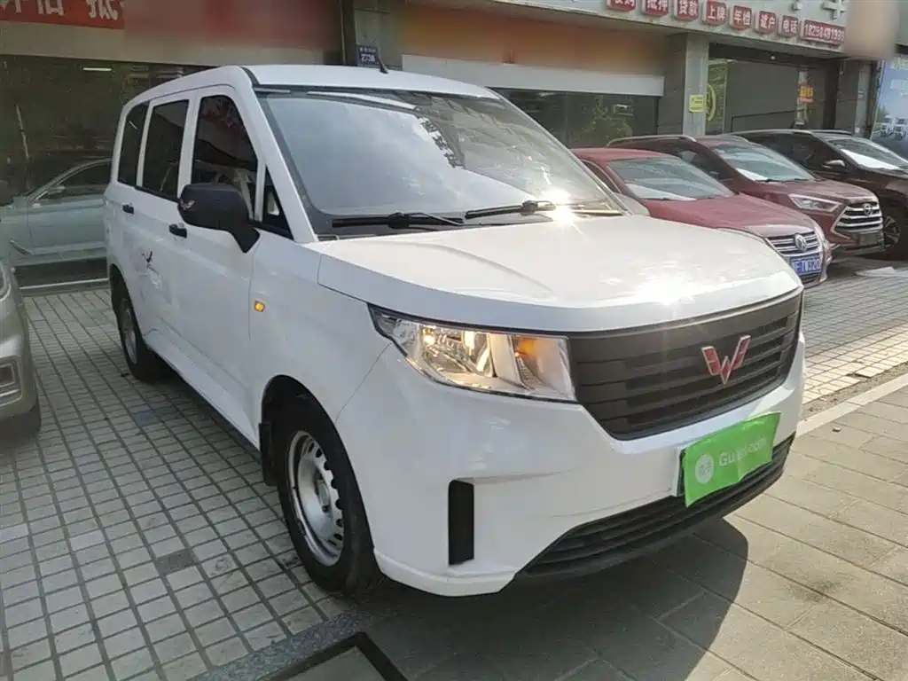 Wuling Hongguang PLUS 五菱宏光PLUS 2020款 1.5 L 手动标准型 7座