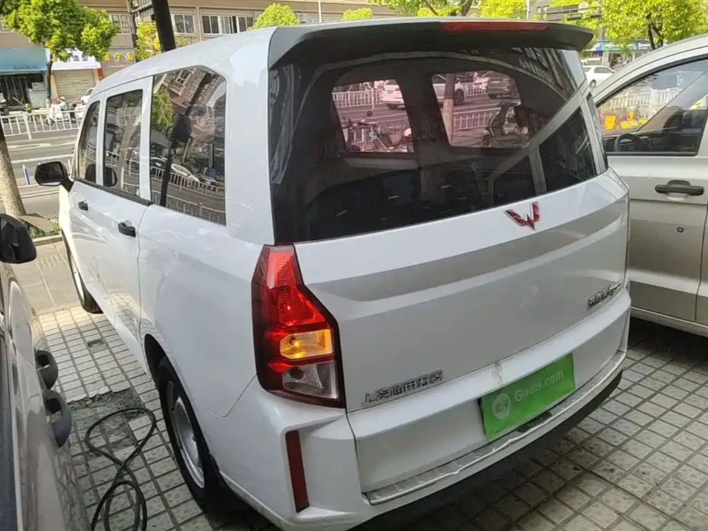 Wuling Hongguang PLUS 五菱宏光PLUS 2020款 1.5 L 手动标准型 7座