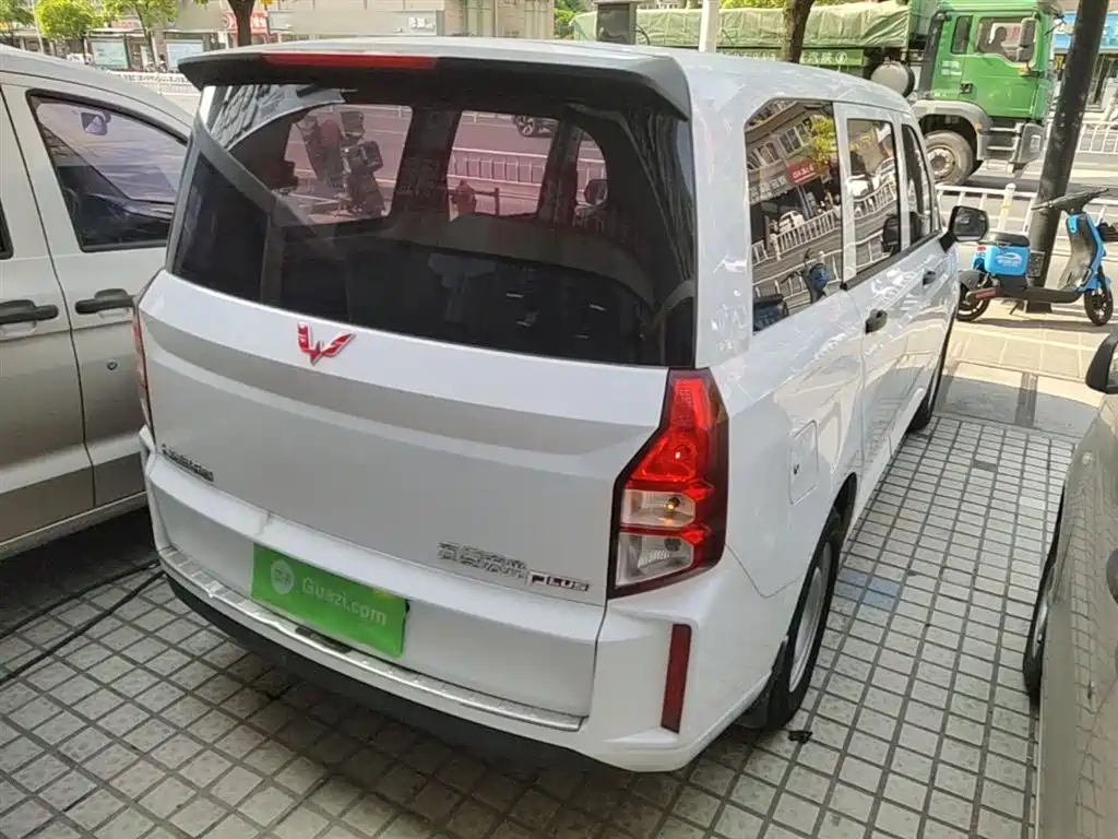 Wuling Hongguang PLUS 五菱宏光PLUS 2020款 1.5 L 手动标准型 7座