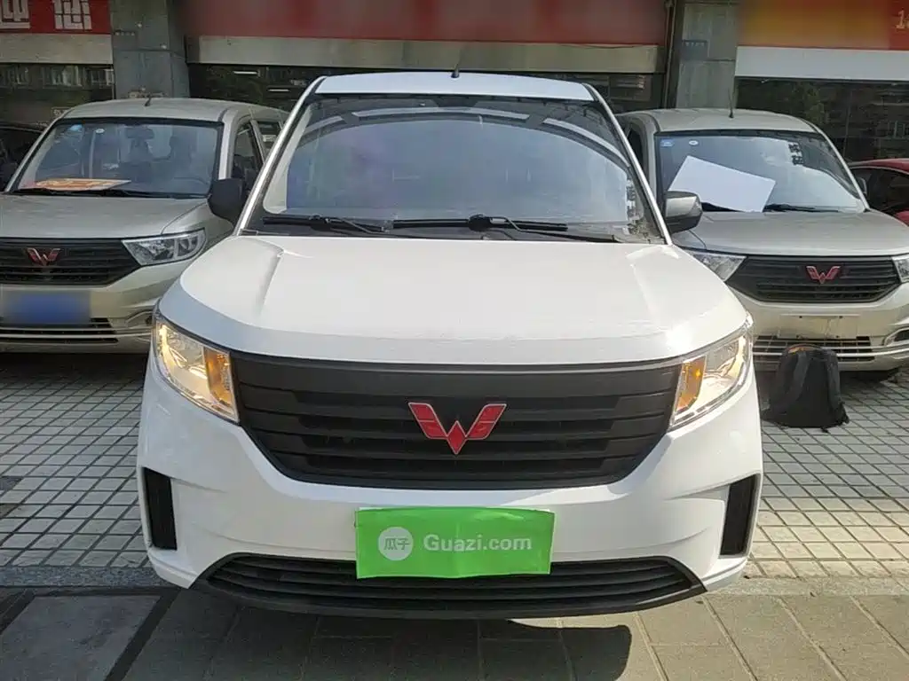 Wuling Hongguang PLUS 五菱宏光PLUS 2020款 1.5 L 手动标准型 7座