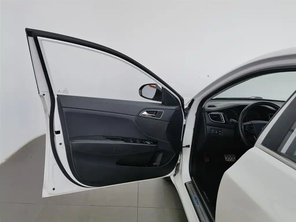 Mistra 1.8 L Auto Distinguished DLX