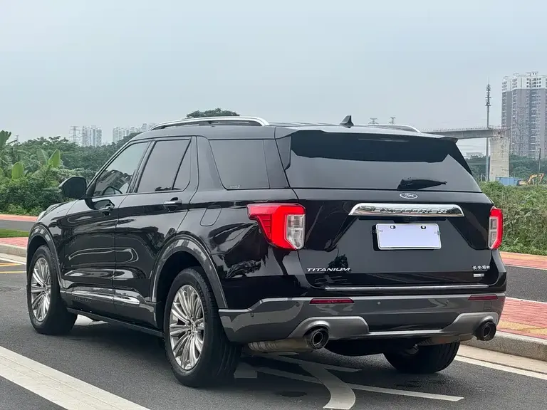 Ford Explorer EcoBoost 285 4 WD Titanium 6-seat