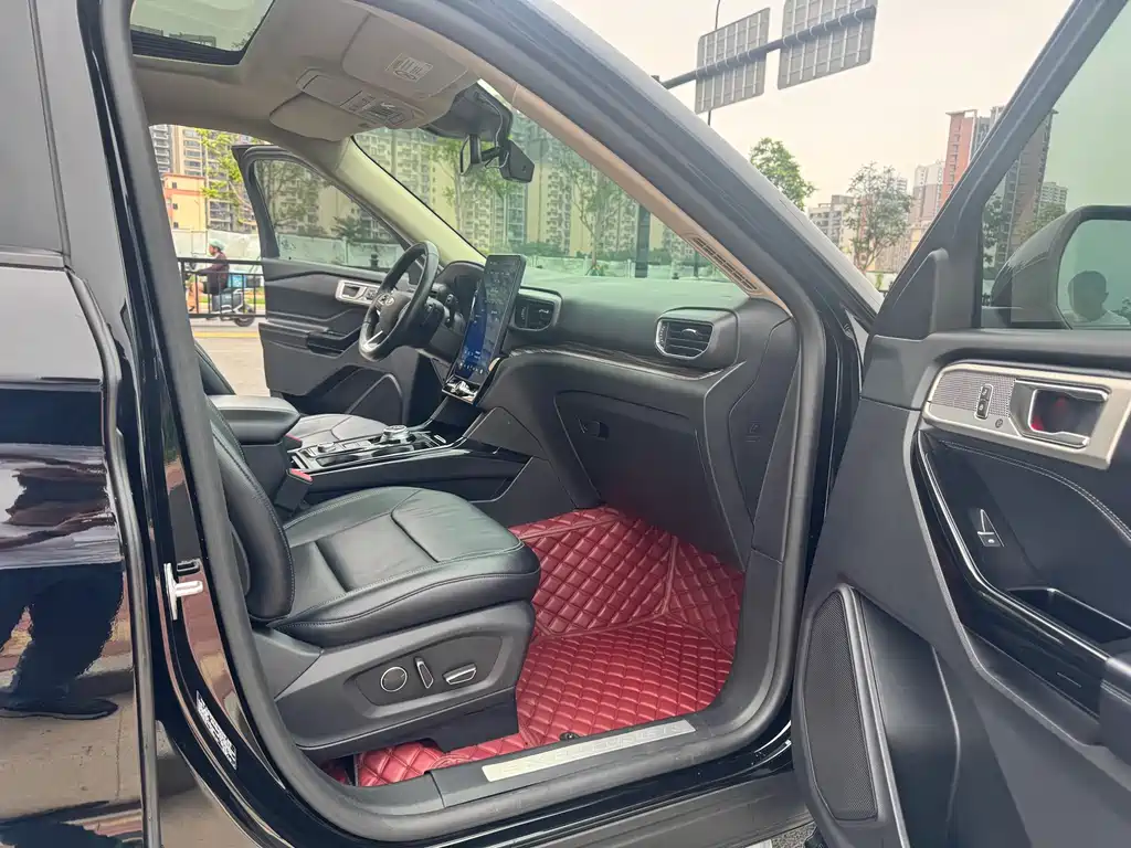 Explorer EcoBoost 285 4 WD Titanium 6-seat
