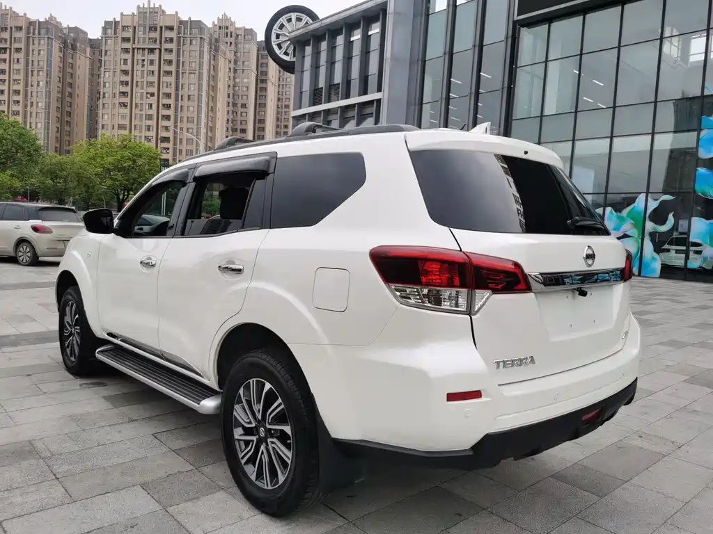 Terra 2.5 L Auto 4 WD Luxury