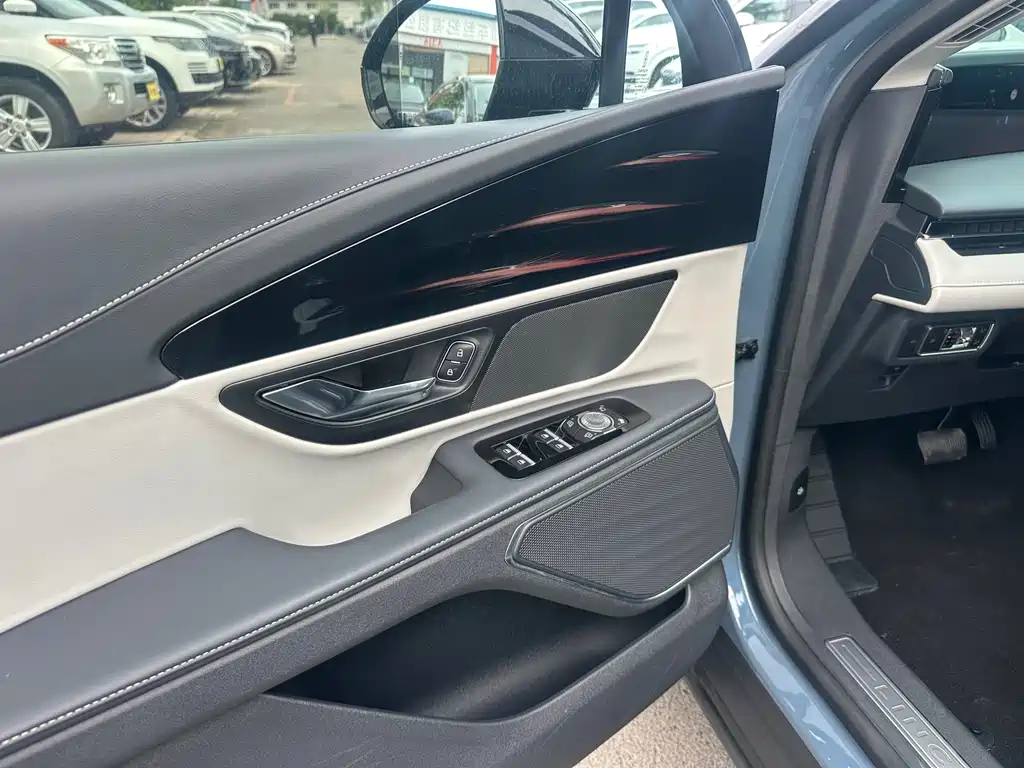 Nautilus 2.0 T 4 WD Comfort Supreme